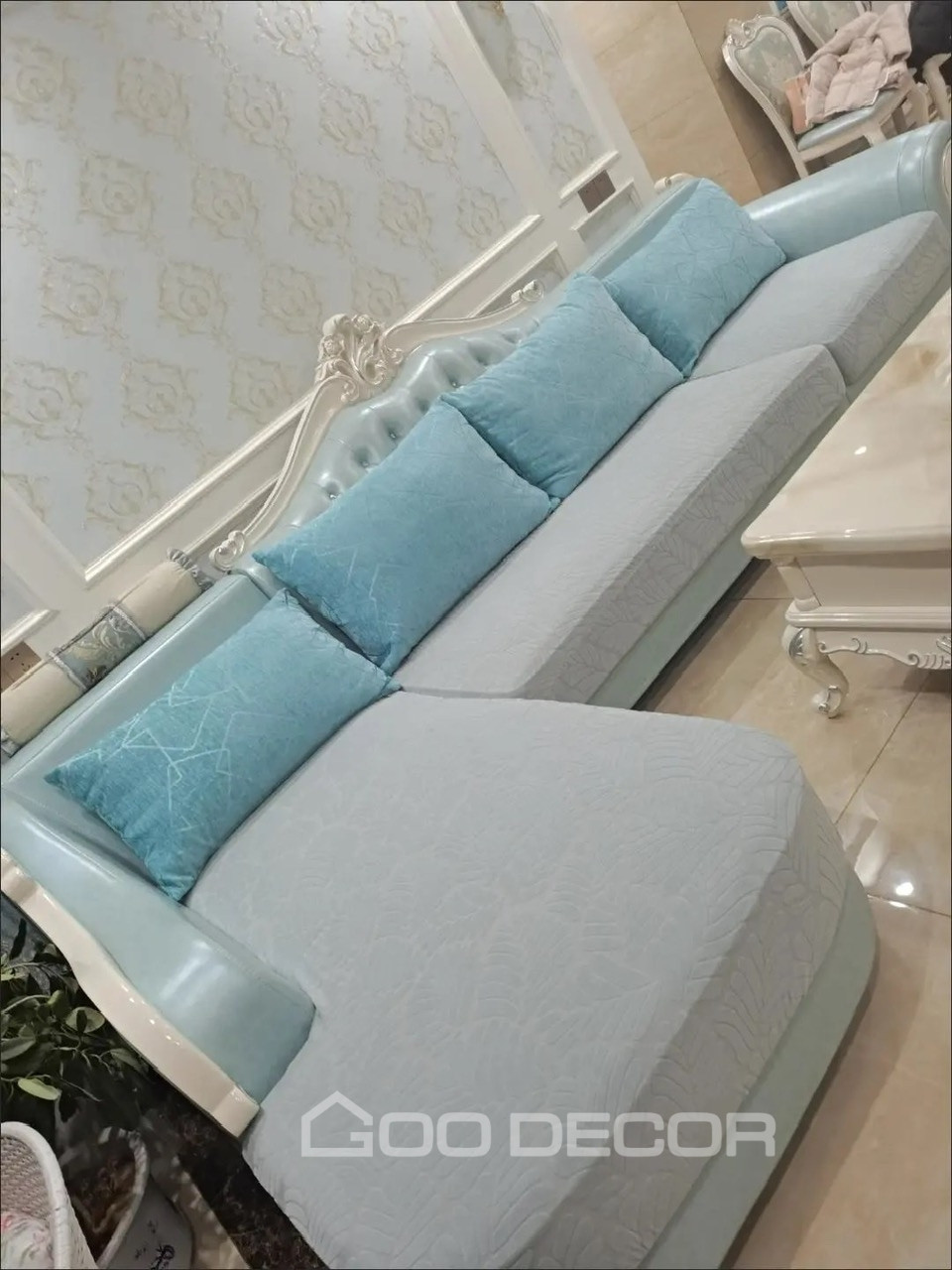 Bọc đệm ghế sofa màu xám trắng vải nhung họa tiết lá - Góc 2