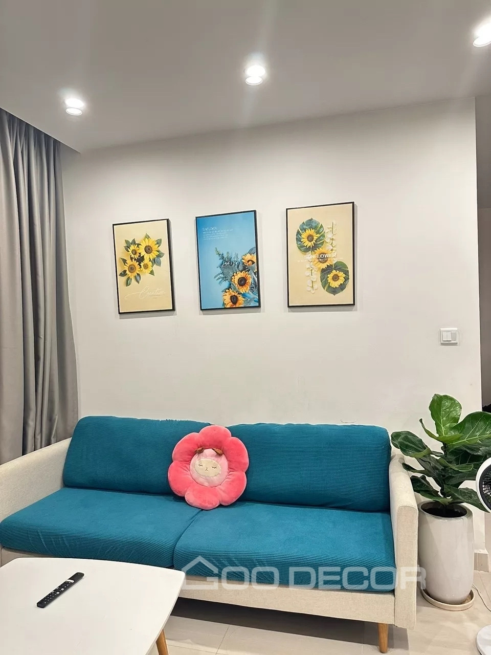 Đệm ghế sofa sau khi bọc vải nhung họa tiết lá màu xanh cổ vịt