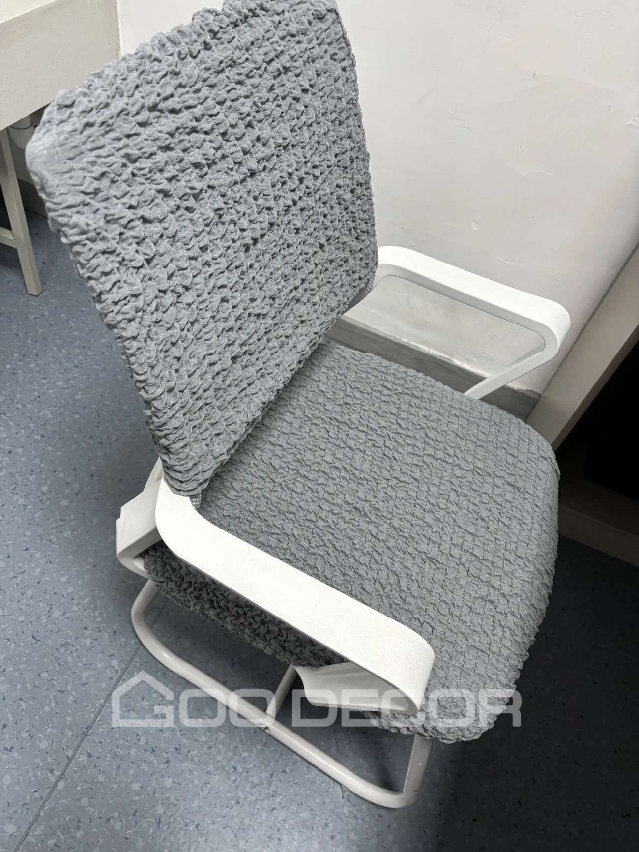Ghế xoay văn phòng bọc vải bong bóng xám trắng - 1